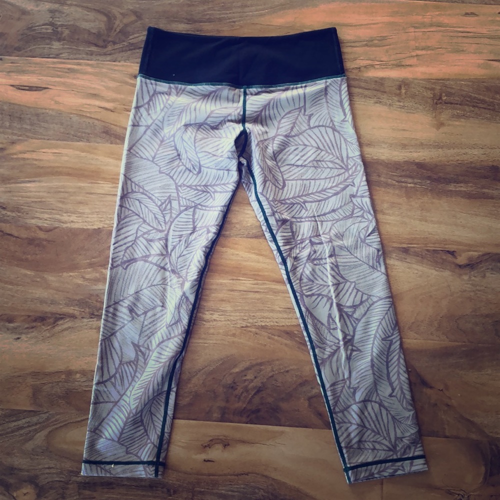 Vuori olive palm leaf print leggings